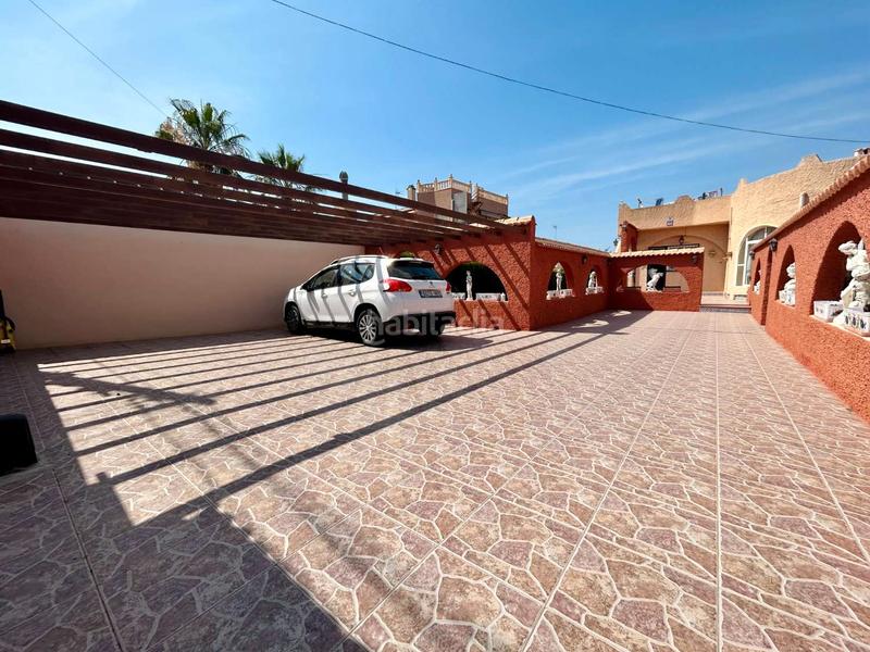 Foto 818ebe97-1c71-4ec1-a79b-ff9a198262e0. Xalet amb calefacció aparcament piscina a Zona Carrefour - Urbanizaciones Torrevieja