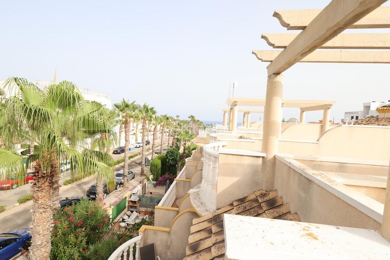 Foto 542ea6b3-2096-4607-9a7c-49a80ae68db3. Chalet avec piscine dans Aguamarina Orihuela