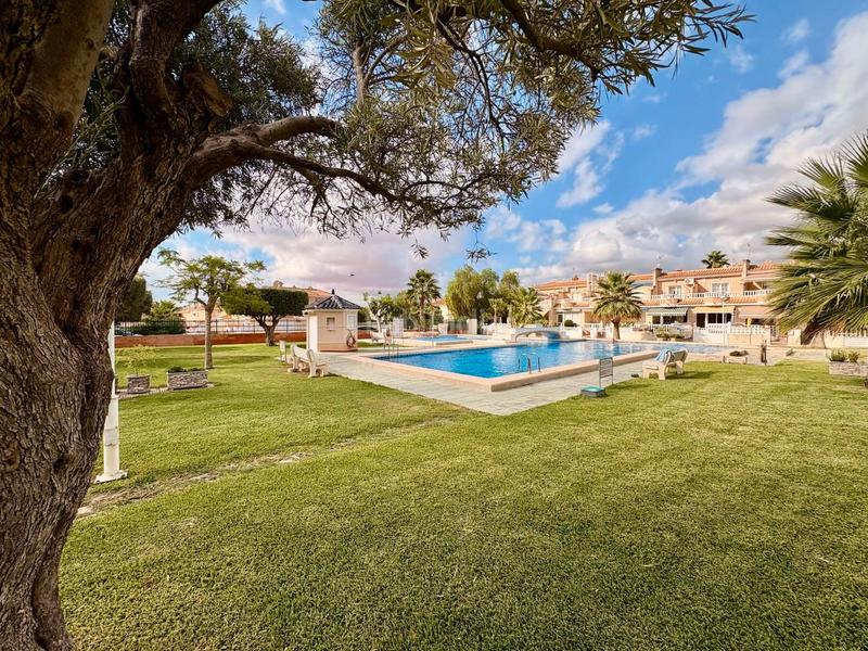 Foto c7018d5a-7467-4261-8971-84b67aa7be58. Maison avec chauffage parking piscine dans Rojales