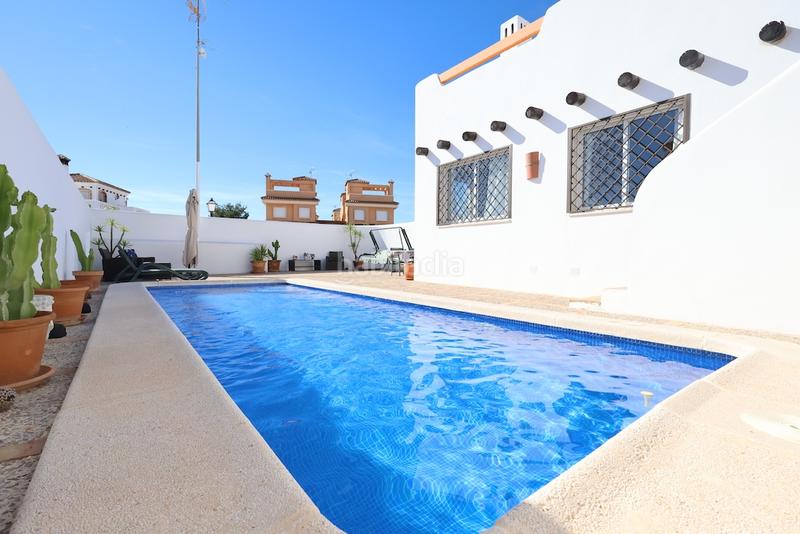 Foto a8881fe2-e25d-4b93-b6f1-8134e3808b79. Chalet con parcheggio piscina in Lomas de Cabo Roig - Los Dolses Orihuela