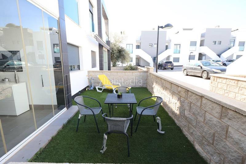 Foto 06cf2c8a-3fa7-483e-80c0-65a5e92587f9. Apartament amb calefacció aparcament piscina a La Zenia Orihuela