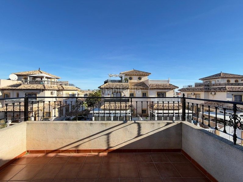 Foto 5f31e9b3-cfaf-4d82-b3c9-814d1defa85c. Casa amb calefacció aparcament piscina a Villamartín-Las Filipinas Orihuela