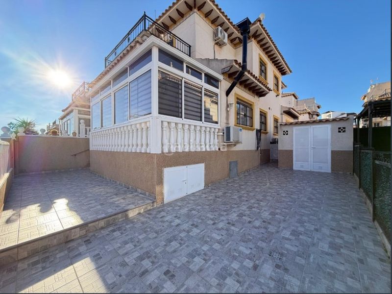Foto 9595542c-ca3b-40a9-855d-070be126cb4e. Casa amb calefacció aparcament piscina a Villamartín-Las Filipinas Orihuela