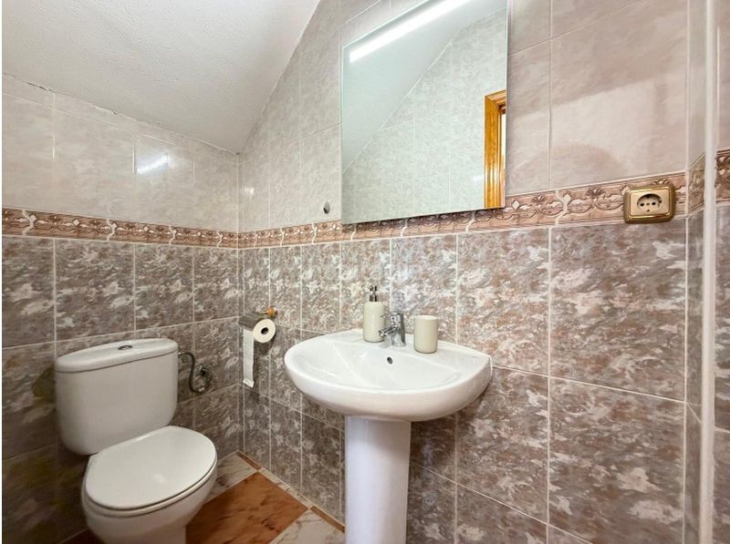 Foto efa440f5-5330-4f00-b94e-2c0de1e2f015. Casa amb calefacció aparcament piscina a Villamartín-Las Filipinas Orihuela