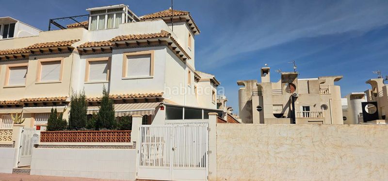 Foto a672ecf9-3505-40d1-91c4-f34dae847f8e. Casa adossada amb aparcament a Zona los Frutales Torrevieja