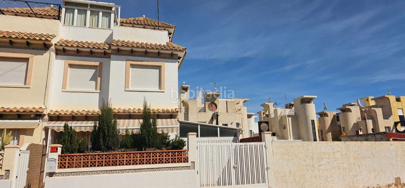 Foto cacc1dd4-6bd3-4fb3-9416-d35272d2bbd1. Casa adossada amb aparcament a Zona los Frutales Torrevieja