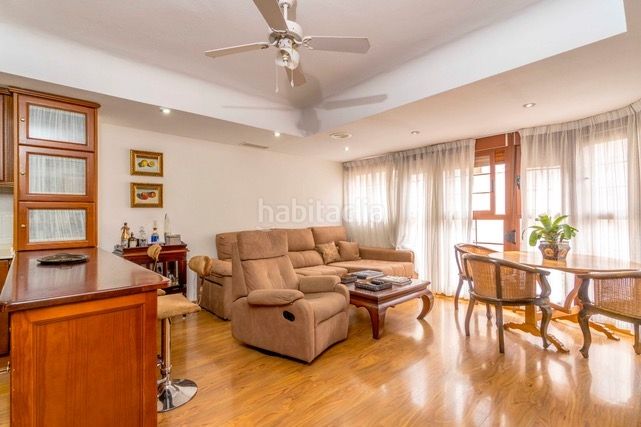 Foto 8aa6fb4d-325e-4d97-b815-2fd92e7e3f6f. Edificio en Centro - Muelle Pesquero Torrevieja