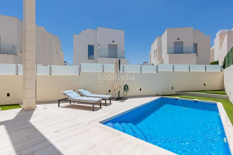 Foto b0995ef7-6a2a-49b9-a4b6-d472e46ac502. Xalet amb aparcament piscina a Lomas de Cabo Roig - Los Dolses Orihuela