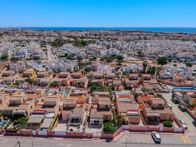 Foto a4586591-4fd2-4b65-a188-f414747cc101. Xalet amb piscina a La Florida Orihuela