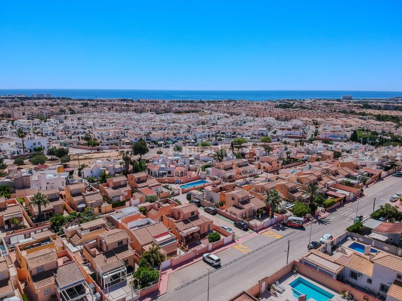 Foto de8899d0-2b90-424f-a516-0dff91f4f384. Xalet amb piscina a La Florida Orihuela