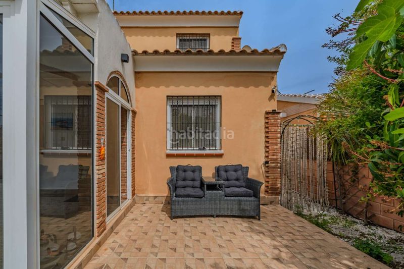 Foto f4655b03-80f4-4318-92b7-949a95575e66. Xalet amb piscina a La Florida Orihuela