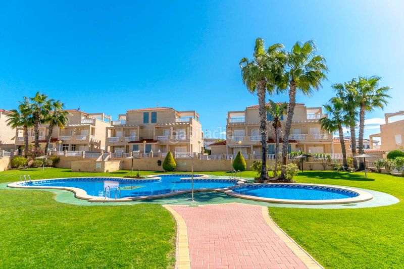 Foto 66ab7436-b7c8-4121-b4db-74c399f3695e. Casa amb calefacció piscina a Zona los Frutales Torrevieja