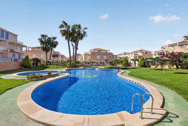 Foto f3be22b5-cf8c-43f7-a3a3-0fbe66420e1e. Casa amb calefacció piscina a Zona los Frutales Torrevieja
