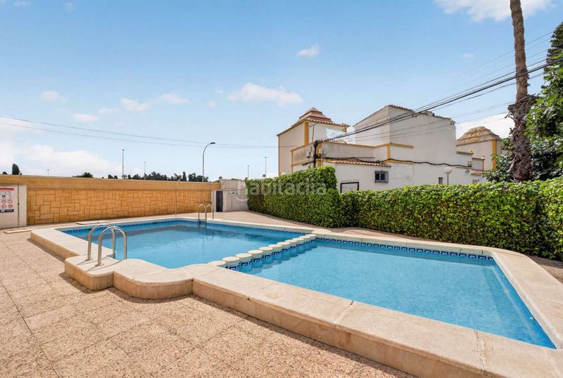 Foto 4aece586-ba4b-42e5-8b8f-780892b85b3b. Casa amb calefacció piscina a Zona Carrefour - Urbanizaciones Torrevieja