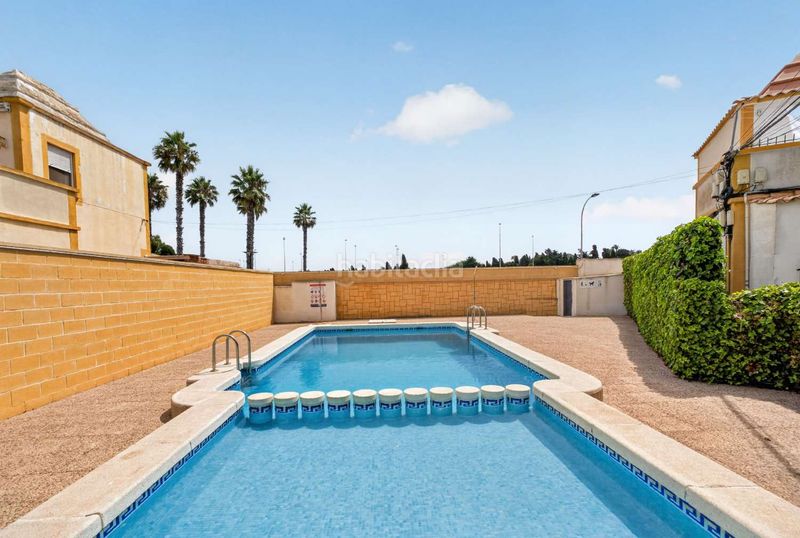 Foto 79c0c40e-120e-4e5e-8ded-320ce3a33872. Casa amb calefacció piscina a Zona Carrefour - Urbanizaciones Torrevieja