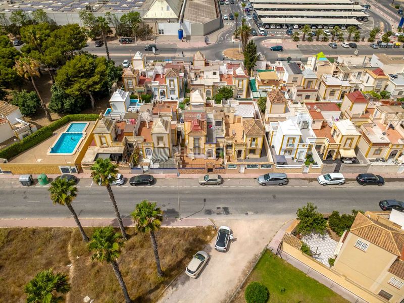 Foto b2b8ccf5-75a8-47f0-a0a0-eff7fd7150b2. Casa amb calefacció piscina a Zona Carrefour - Urbanizaciones Torrevieja