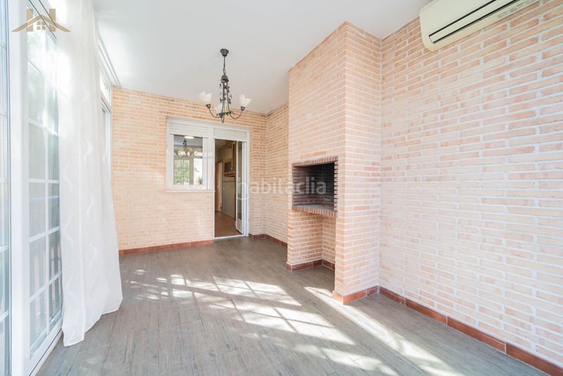 Foto a90903ac-5f5a-4d3b-b98f-46e4fa712f45. Casa aparellada amb xemeneia calefacció aparcament piscina a Carranque