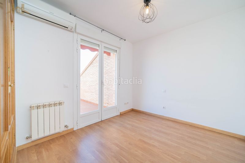 Foto b99171a7-158a-484e-8b87-93a67435ce4c. Casa aparellada amb xemeneia calefacció aparcament piscina a Carranque