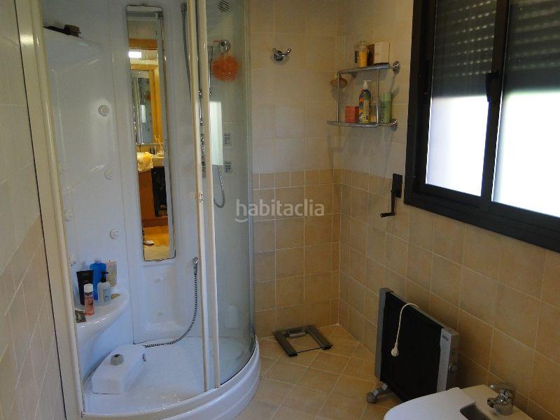 Foto 3b2d2581-7cf0-4da9-981c-865fce10bc3e. Maison jumelée avec chauffage parking piscine dans Can Roca Castelldefels