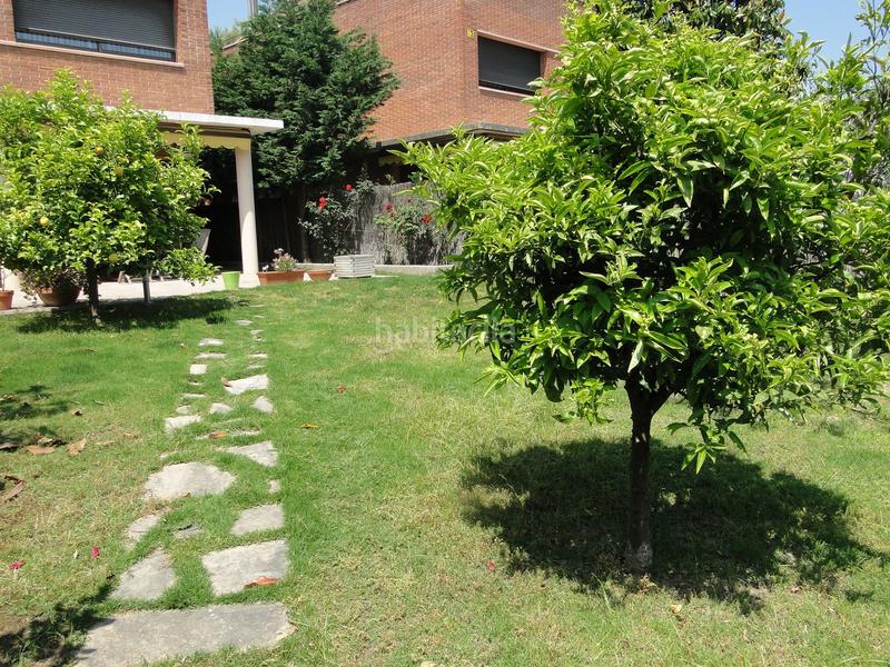 Foto 85ea36d1-8d9a-45fa-a8a2-30dd4e9f83f2. Maison jumelée avec chauffage parking piscine dans Can Roca Castelldefels