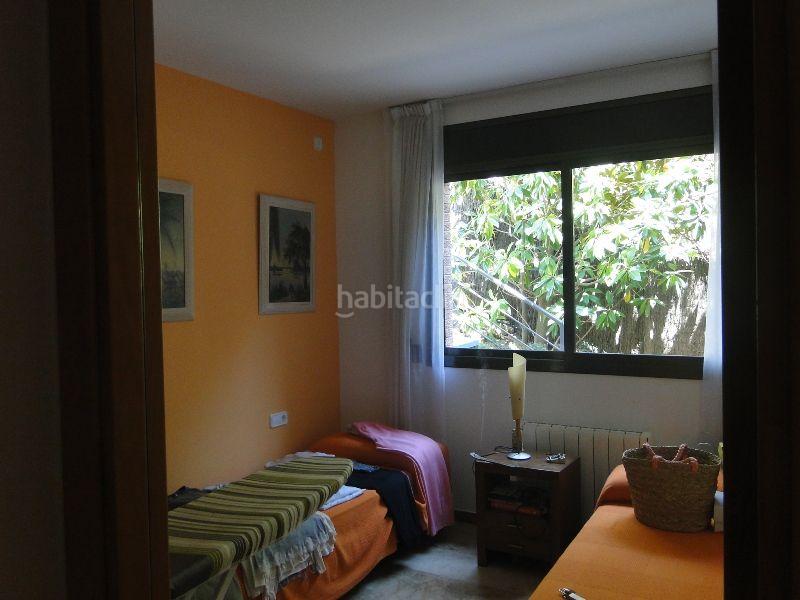 Foto b38cd664-5ee8-4fda-8169-0e58dd4af280. Maison jumelée avec chauffage parking piscine dans Can Roca Castelldefels