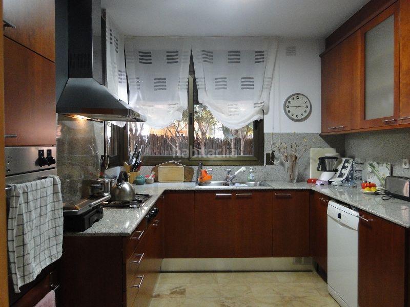 Foto c0af7bea-751a-4485-9933-f341abbbd28b. Maison jumelée avec chauffage parking piscine dans Can Roca Castelldefels