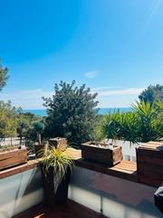 Casa adossada a Les Botigues de Sitges. Bonita casa en venta