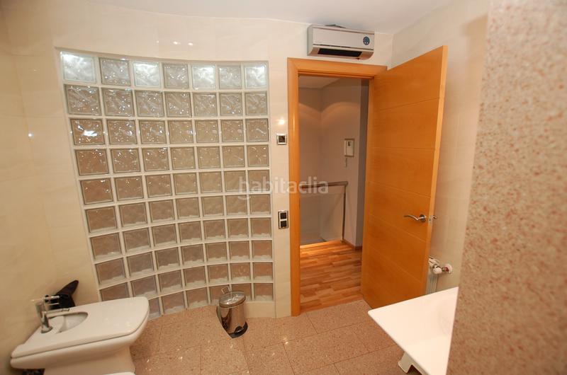 Foto 197db3f4-6dc8-4942-8c8d-a1cd22a3cee6. Lloguer casa adossada amb calefacció aparcament piscina a Gavà