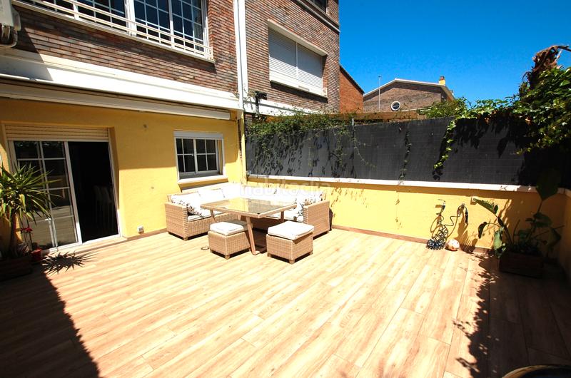 Foto 995f4ecc-8e76-4322-a171-21dfa18a3751. Rent semi detached house with heating parking pool in Gavà