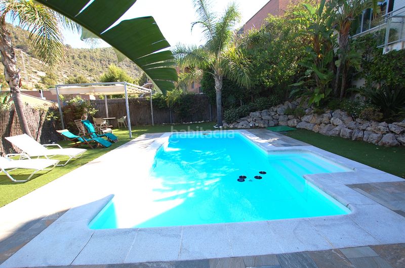 Foto 11de937f-b015-426f-a299-a6eab62e2a59. Casa amb calefacció aparcament piscina a Levantina - Montgavina - Quintmar Sitges