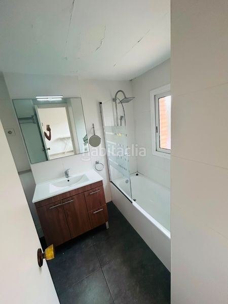 Foto 88a564b3-3359-44de-aeb3-6d17a215ae8c. Casa adossada amb calefacció aparcament piscina a Gavà