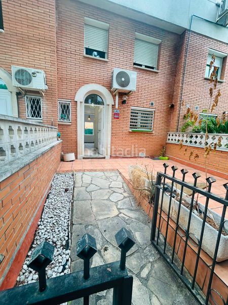 Foto a2473cd8-b713-4f7f-ba1f-561956813434. Casa adossada amb calefacció aparcament piscina a Gavà