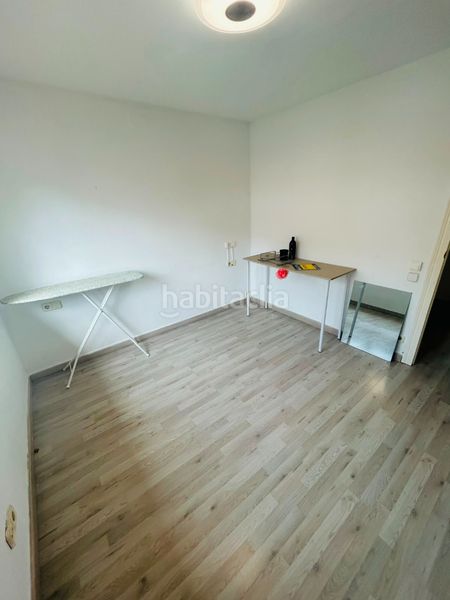 Foto f178d90f-8ec6-4ae9-b80e-3a4f251f8a25. Casa adossada amb calefacció aparcament piscina a Gavà