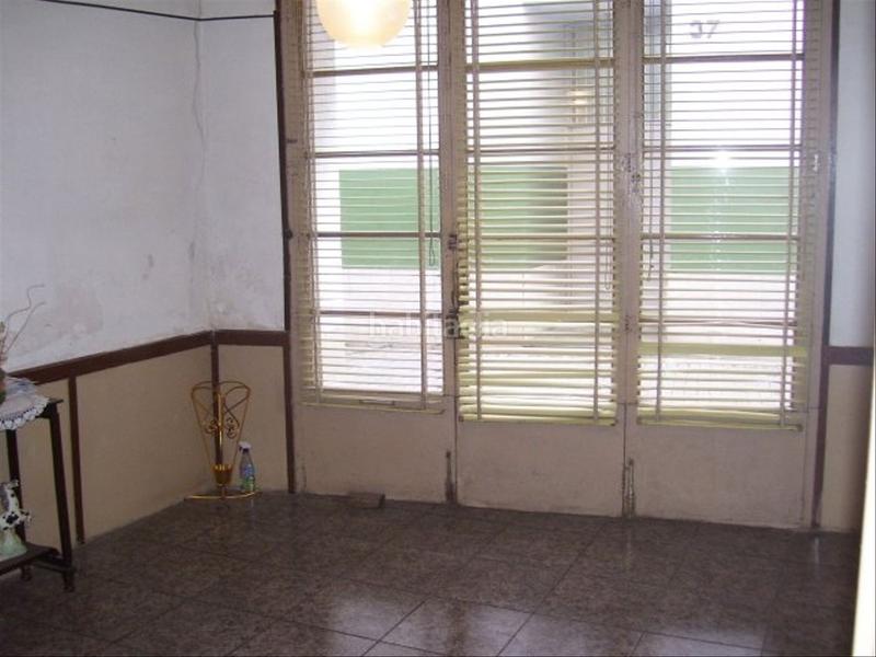 Foto 00ae18f2-698b-444d-a3c1-5788f43af9c5. Casa adosada a reformar a su gusto en Nucli Urbà Esparreguera