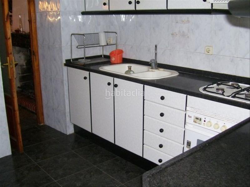 Foto 150359b7-97aa-43ef-8dfd-92853b05840c. Casa adosada a reformar a su gusto en Nucli Urbà Esparreguera