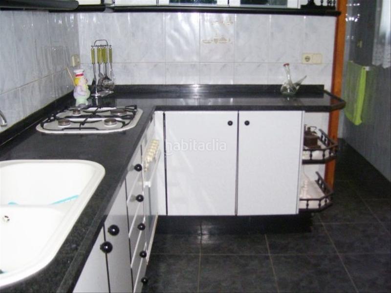 Foto 15eb8bb5-6e64-45df-bbb2-b1c5551bdcf9. Casa adosada a reformar a su gusto en Nucli Urbà Esparreguera
