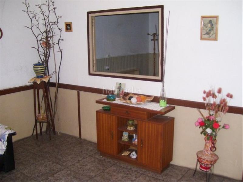 Foto 2fe14b87-e344-4741-89f6-9fd4ff101a3b. Casa adosada a reformar a su gusto en Nucli Urbà Esparreguera