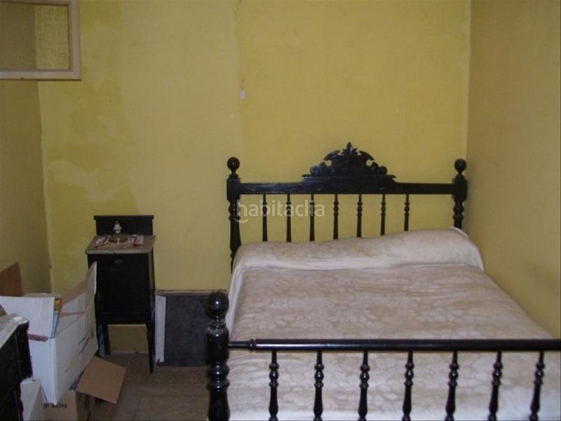 Foto 3e509625-f654-45af-b293-8879c325e9a7. Casa adosada a reformar a su gusto en Nucli Urbà Esparreguera