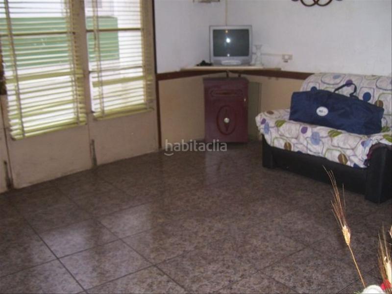 Foto 5f601a26-6ade-44f7-98b2-1bdad98fbf86. Casa adosada a reformar a su gusto en Nucli Urbà Esparreguera