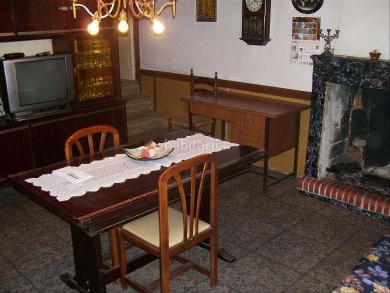 Foto 7a6c5b3e-9cf7-45b2-9683-953e8d916000. Casa adosada a reformar a su gusto en Nucli Urbà Esparreguera