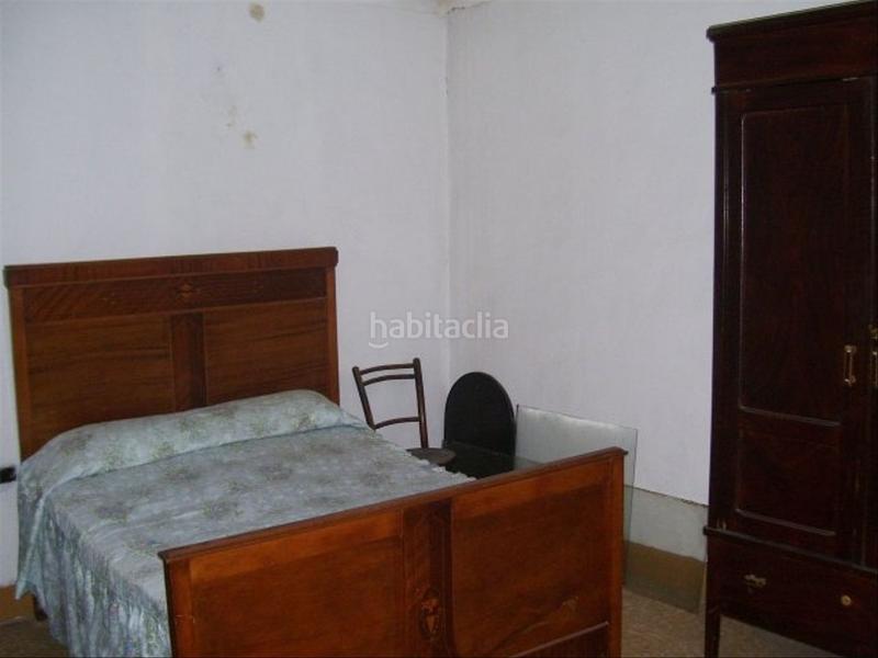 Foto 852205a3-3e2c-4e28-9408-f8d4bb2b7845. Casa adosada a reformar a su gusto en Nucli Urbà Esparreguera