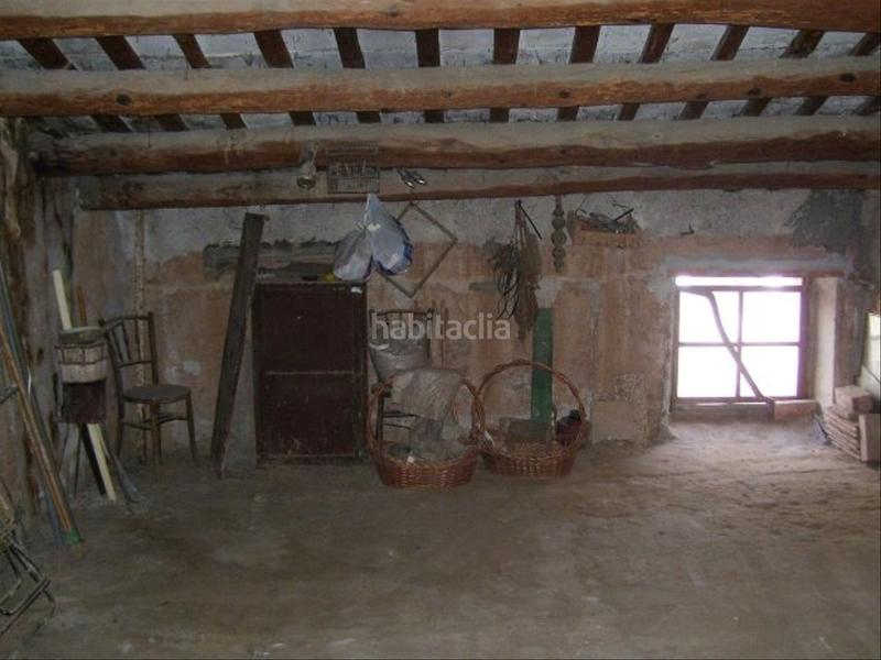 Foto 8e44b5d4-3a34-4bb7-9f86-5f08cc055323. Casa adosada a reformar a su gusto en Nucli Urbà Esparreguera