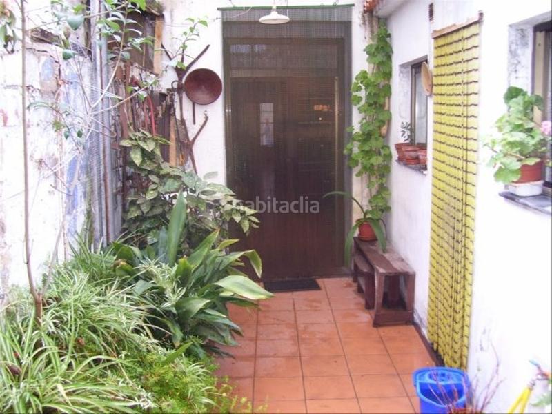 Foto aaa5a7cc-6fa3-426a-af94-45635efa41ee. Casa adosada a reformar a su gusto en Nucli Urbà Esparreguera