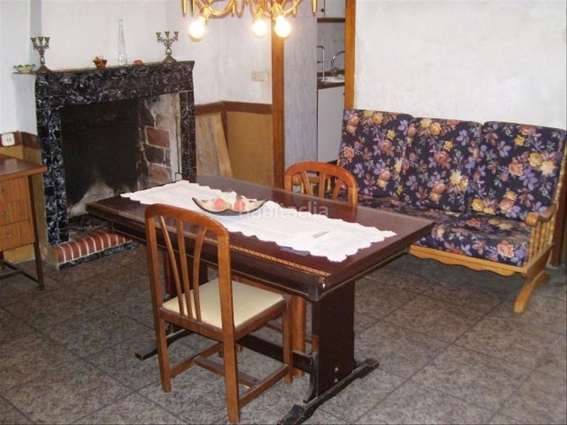 Foto f8f00761-9f38-47ab-8bac-3e6c751a5ec7. Casa adosada a reformar a su gusto en Nucli Urbà Esparreguera