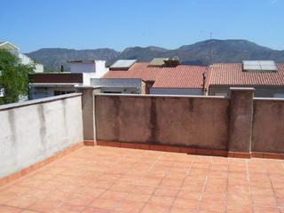 Haus  Carrer de beat domènec castellet. Casa de pueblo adosada con gran patio de 100 m2 , a reformar. vi