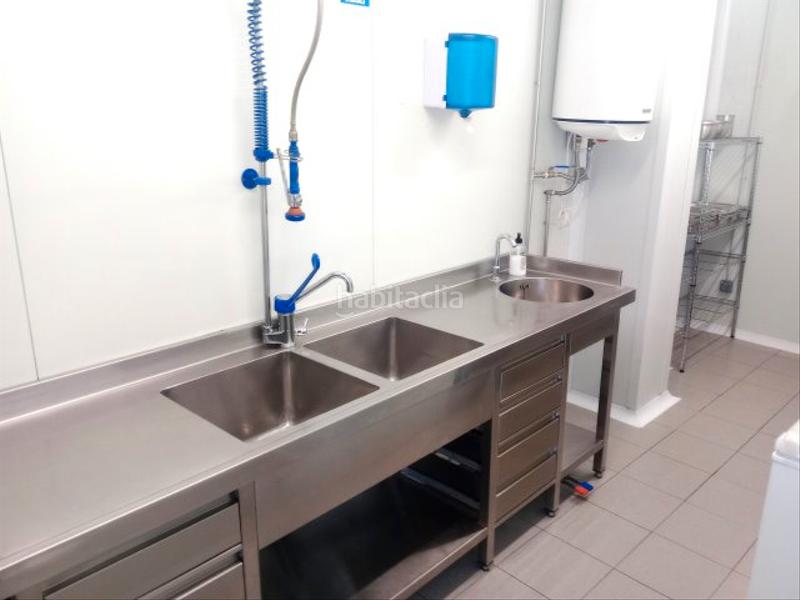 Foto 53a281e7-1de9-4223-b6ee-2598a0bd4f84. Local comercial  ideal tienda de alimentaciön . en Esparreguera