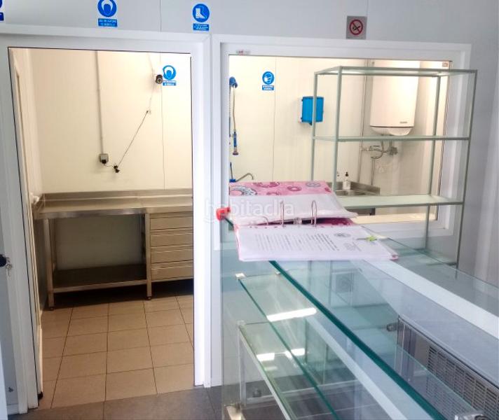 Foto c9263267-b338-42b1-98ac-b0840c5baae4. Local comercial  ideal tienda de alimentaciön . en Esparreguera