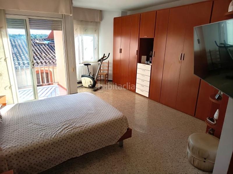 Foto f9ddbe07-373c-44cd-b603-932f9bf44983. Casa ideal para dos familias en Nucli Urbà Esparreguera