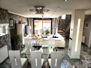 Casa adossada a Collbat. Para entrar