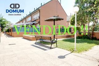 Casa adossada  Calle mario vargas llosa. La esencia de t bienestar.